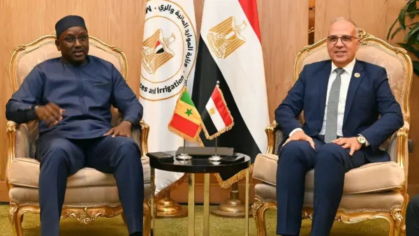 وزير الري يبحث تعزيز التعاون المائي مع السنغال