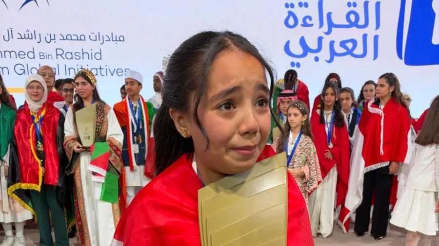 وزير الدولة للإعلام يُهنئ الطفلة ميار ويقود مبادرة لدعمها